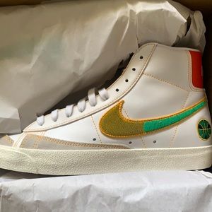 Blazer Mid 77 VNTG RAYGUN LMTED EDITION
